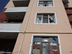Düşmən Tərtərdə beşmərtəbəli yaşayış binasını atəşə tutub