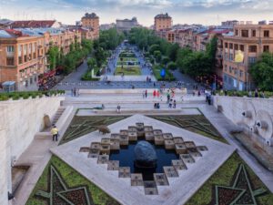 Ermənistan öz vətəndaşları üçün hərbi qaydaları daha da sərtləşdirdi