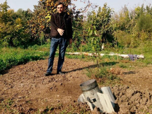 Ermənilərin atdığı “Smerç” həyətinə düşdü – FOTO