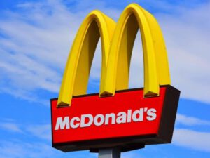 “McDonalds”ın Azərbaycanda reklam və piar işlərini həyata keçirən şirkətin adı açıqlandı – FOTO
