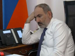 Ümidsiz halda uçurumun kənarında dayanmışıq – Erməni biznesmendən Paşinyana açıq məktub