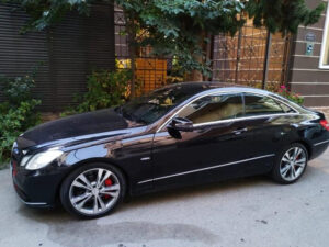 İş adamı ikiqapılı “Mercedes” hədiyyə etdiyi əsgərlə görüşdü – FOTO