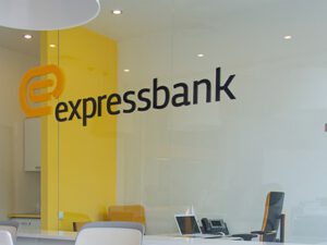 Müştərilər “Express Bank”dan pullarını çəkməyə davam edir – HESABAT