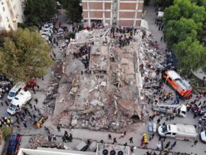 İzmirdə binaların uçmasına görə 9 nəfər həbs edildi