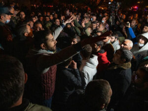 İrəvan DAĞILIR: hamısını Qəddafinin taleyi gözləyir – VİDEO