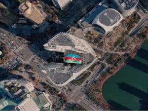 Azərbaycanın dövlət bayrağı dünyanın ən hündür beşinci göydələnində dalğalanıb – FOTO