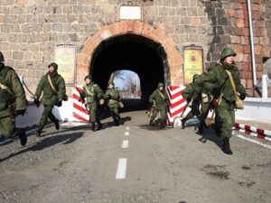 Ermənilər Gümrüdə yerləşən Rusiya bazasının çıxarılmasını İSTƏYİR