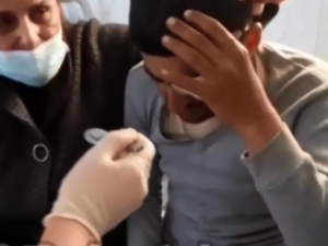 Həkimin yaralı əsgər üçün etdiyi HƏR KƏSİ KÖVRƏLTDİ – VİDEO