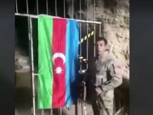 Azərbaycan əsgəri Azıx mağarasında – VİDEO