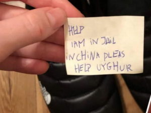 Aldığı ayaqqabı şoka saldı: İçindən qeyri-adi məktub çıxdı – FOTO