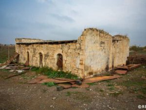 İşğaldan azad edilən Alxanlı kəndində dağılmış məscid – FOTO