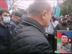 İcra başçısının şəhid dəfnindəki çıxışı və şəhid anasının sözünü kəsməsi nəyə lazım idi? – VİDEO