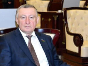 Şəhid ailəsinə ətir göndərən deputatın köməkçisindən QƏRİBƏ AÇIQLAMA: İnsan çimməməlidir?