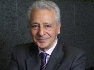 Məşhur həkim özünü koronavirusdan necə qoruyur?