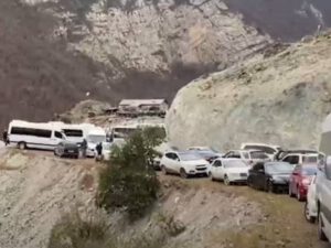 Ermənilər Kəlbəcər yolu ilə həm çıxır, həm də qayıdırlar?..- “Artıq 8 min nəfər qayıdıb”