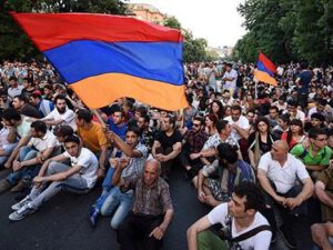 İrəvanda aksiyaçılar yolları bağladı – Video