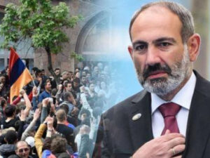 İrəvan xaos içində: Müxalifət liderlərinin həbsləri fonunda Paşinyanın istefası tələb edilir – VİDEO