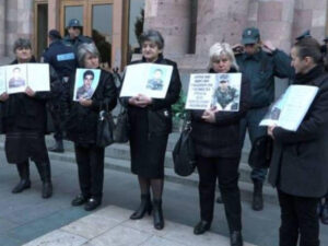 Yerevanda əsgər anaları yenidən toplaşdılar