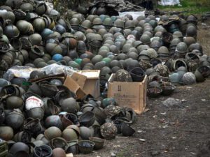 Boş dəbilqələr: Düşmənin etiraf etmədiyi itkilərinin görüntüləri – FOTO