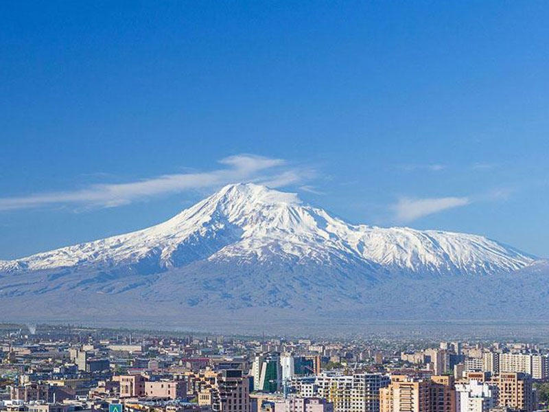 Ереван воздух. Ереван гора Арарат. Гора Арарат со стороны Еревана. Арарат со стороны Армении. Гора Арарат вид из Еревана.