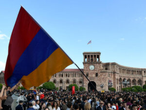 İrəvan ÇALXALANIR: Sabaha izdihamlı mitinq ELAN EDİLDİ