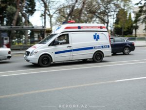 Ana və uşaq arabasındakı körpəsi maşının altında qaldı – AZƏRBAYCANDA