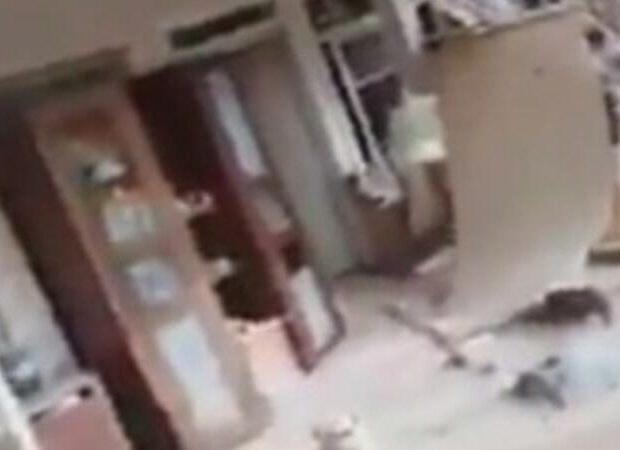 Şuşada baba evini tapan hərbçimiz belə SEVİNDİ – VİDEO Şuşada baba evini tapan hərbçimiz belə SEVİNDİ – VİDEO
