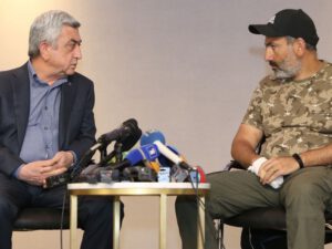 Sarqsyan Paşinyanı təhqir etdi: “Sən alnına satqın yazılan qorxaq rəhbərsən”