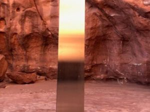 ABŞ-da peyda olan müəmmalı polad sütunun sirri açıldı