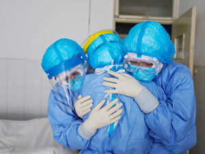 Məşhur müğənni koronavirusa yoluxdu: “Mən pozitiv bir adam idim, testimin mənfi olacağını gözləyə bilməzdim”