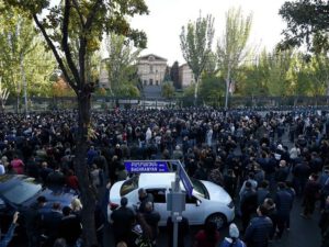 Paşinyan geri çəkildi, Ermənistanda bir sıra qadağalar aradan qaldırıldı