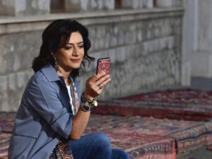 Paşinyanın arvadının əsgər anasının evindəki hərəkəti Ermənistanda QƏZƏB YARATDI – FOTO