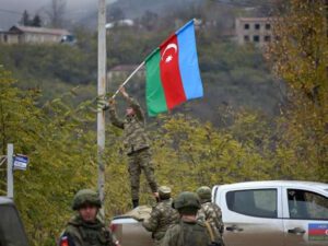 Hərbçilərimiz Laçın şəhərini bayraqla bəzədi – FOTO