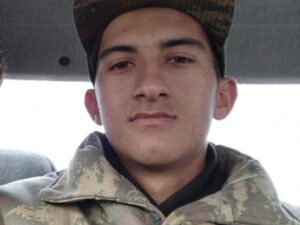 10 min manatı orduya bağışlayan şəhid anası: “Pul yığıb getmişdi ki, əsgərlikdən sonra maşın alsın” – FOTO