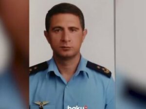 Döyüş yoldaşlarını vurulmuş helikopterdən xilas edən şəhid pilotumuz – VİDEO