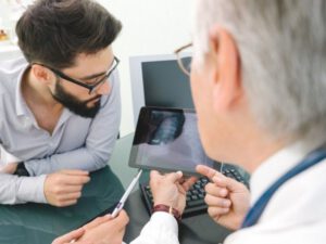 Alimlər onkoloji xəstəliklərlə bağlı yeni müalicə üsulu irəli sürüblər