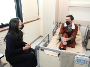 Ombudsman yaralı hərbçilərə baş çəkdi – FOTOLAR