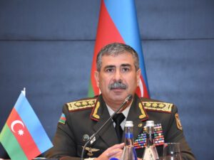 Zakir Həsənov Zəfər paradında Azərbaycan və Türkiyə prezidentlərinə raport verib