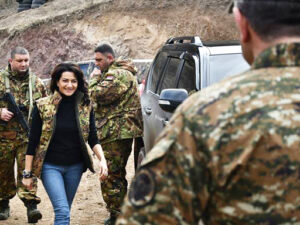 Paşinyanın arvadı azərbaycanlı qadınla gizli görüşdü – SİRLƏR AÇILIR