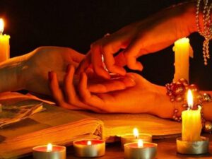Azərbaycanda falçılara üz tutan kişilər – Pul, iş, yataq, yoxsa sevgi?