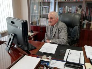 AMEA-da 70 yaşlı akademikin yerinə 80 yaşlı akademik gətirildi