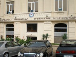 Əli Həsənovun qudası 28 ildir milyonları DÖVR ETDİRİB, MİLLƏTİ SOYUR – ARAŞDIRMA