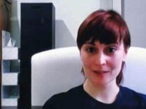 Canlı yayıma tələsik bağlanan qadın TV-də rüsvay oldu – Dolabda elə bir əşyanı unudub ki… – FOTO