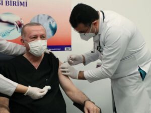 Ərdoğan koronavirusa qarşı peyvənd olundu