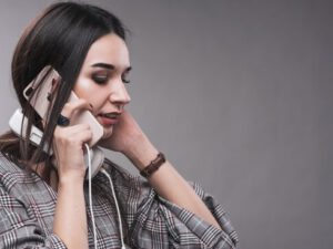 Telefon danışığınızı kim dinləyir?