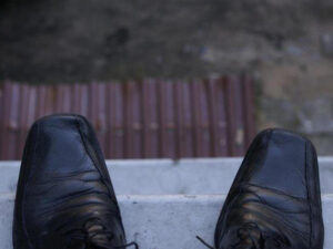 SON DƏQİQƏ: Xırdalanda gənc oğlan özünü binadan atdı