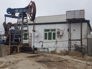 Nəzarətsiz qalan Ramana qəsəbəsində işbazlar at oynadır – FOTOLAR