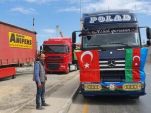 İcra başçısının “5 şəhid məzarının üstünü götürməlisən” tələbini rədd edən sahibkarın obyekti dağıdıldı