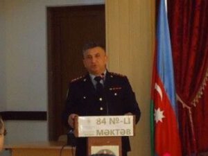 İşdən çıxarılan RƏİS görün hansı məmurun QARDAŞI OĞLU İMİŞ