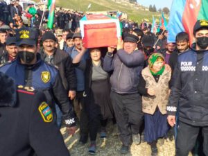Ana 4 aydan sonra tapılan Şəhid oğlunun tabutunu daşıdı – FOTOLAR
